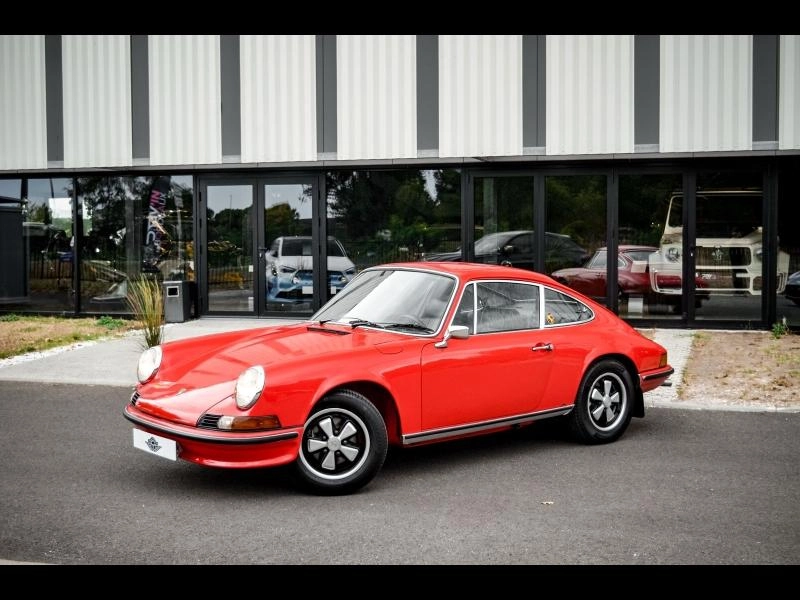 Porsche 911 sur une départementale de l'Entre-deux-Mers