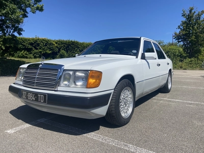 MERCEDES 200E