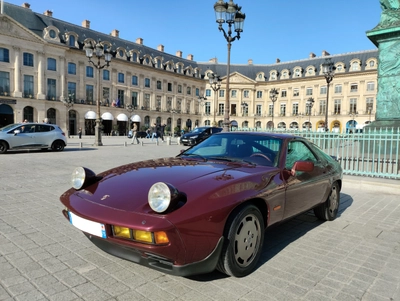 PORSCHE 928