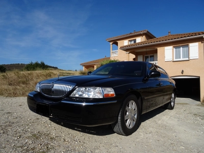 location LINCOLN Town Car  à Brindas