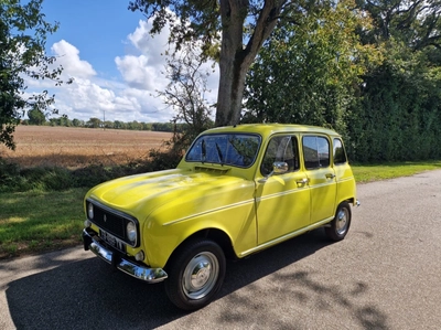 location RENAULT 4L à Sainte-Pazanne
