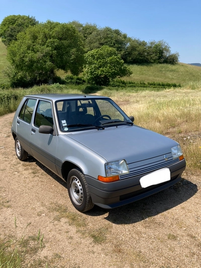 RENAULT R5