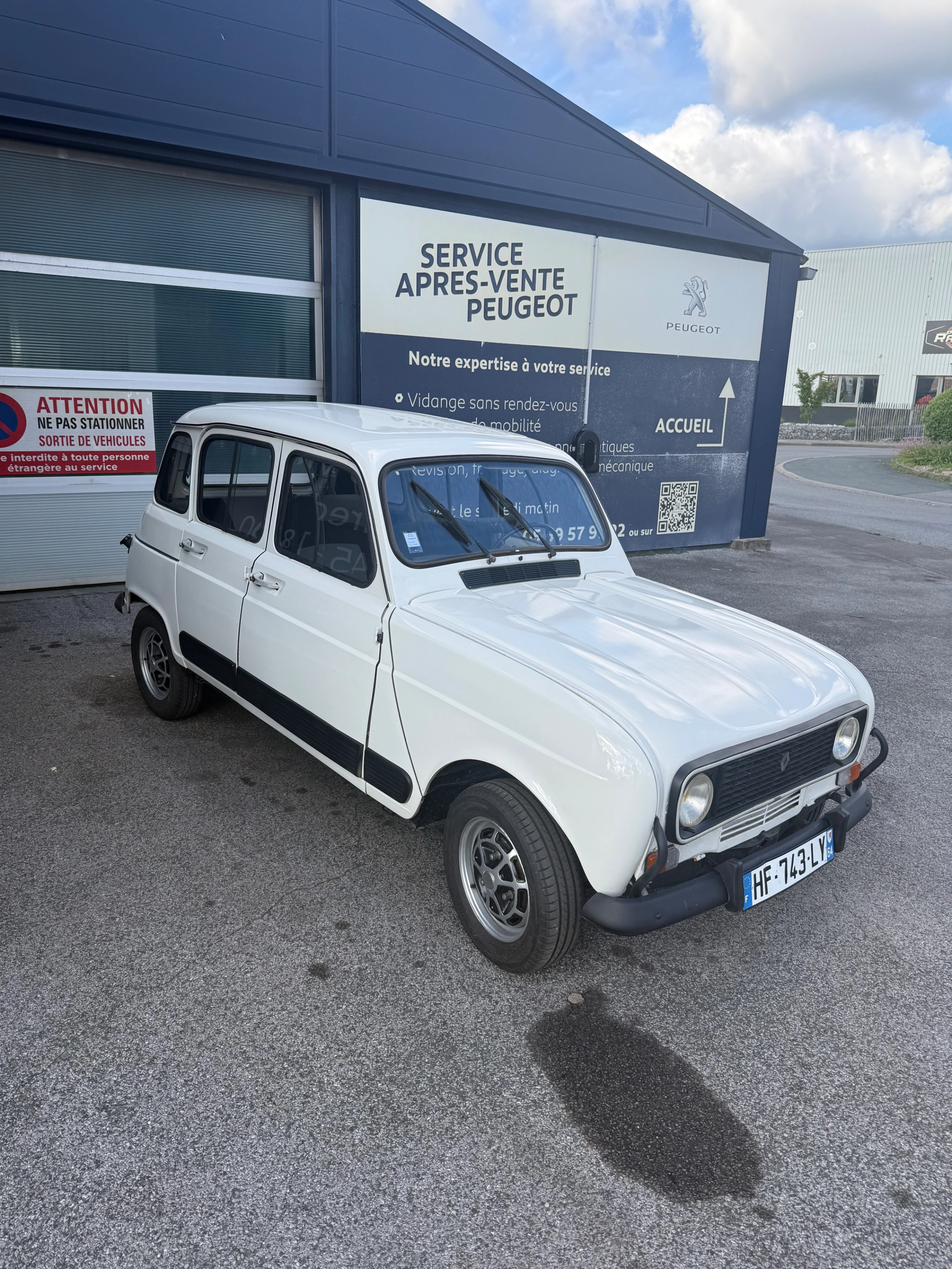 RENAULT